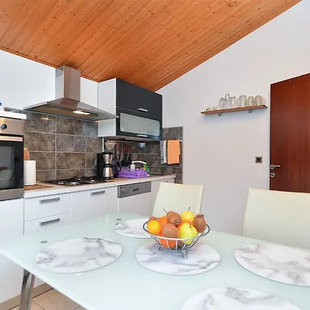 Mujo 1998 Apartman Pula
