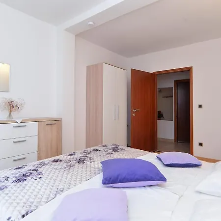 Mujo 1998 Apartman Pula
