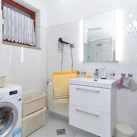 Apartman Mujo 1998 Pula