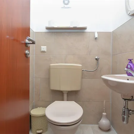 Mujo 1998 Apartman